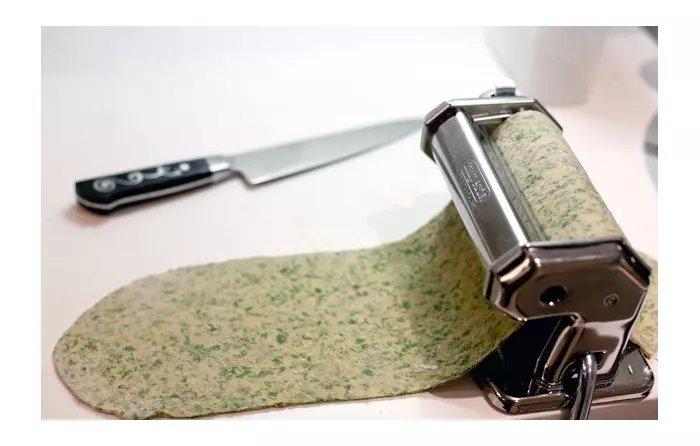 Рецепт теста для лапшерезки: паста, штрудель и чебуреки