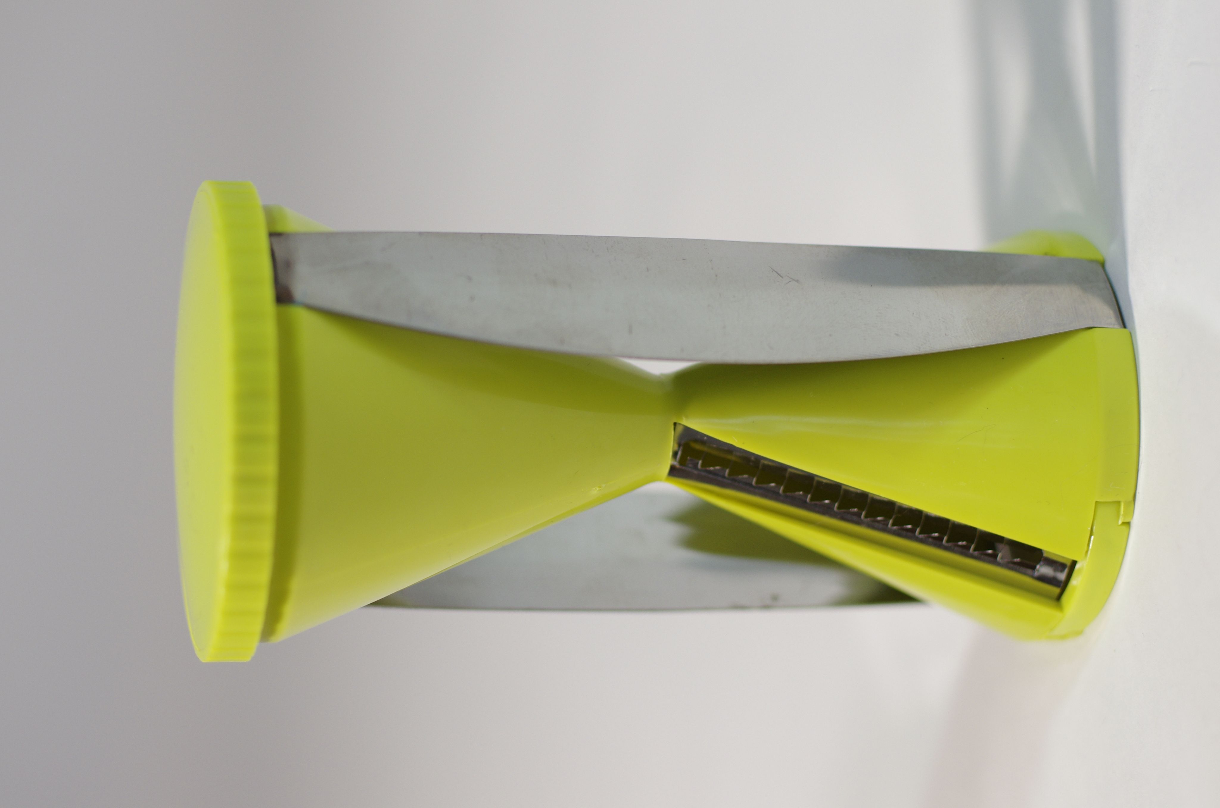 Спиральная овощерезка-измельчитель