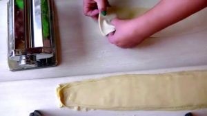 Итальянская тестораскатка и французский мильфей 5.jpg Итальянская тестораскатка и французский мильфей 5.jpg