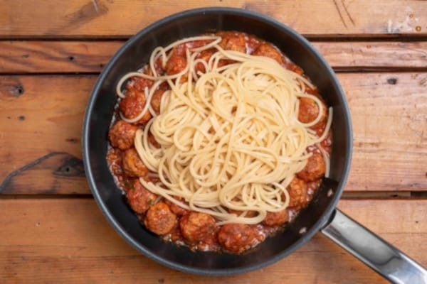 Паста с фрикадельками Паста с фрикадельками